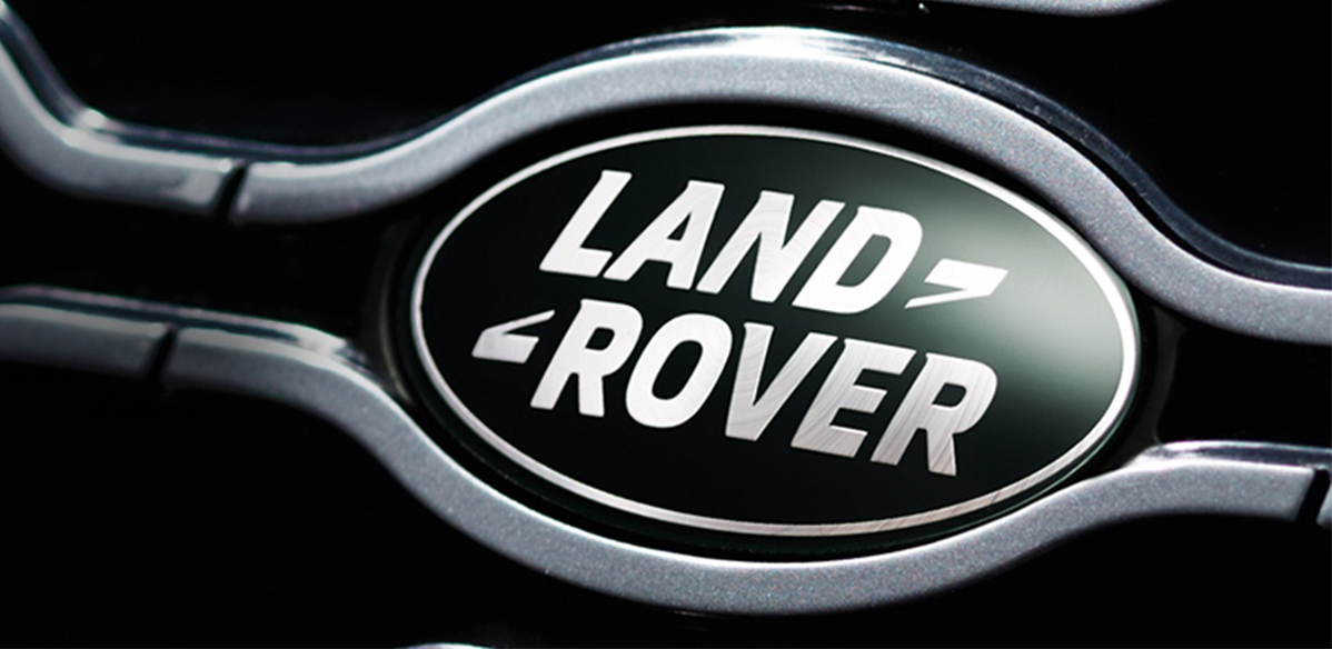 Land Rover Emblem auf Kühlergrill